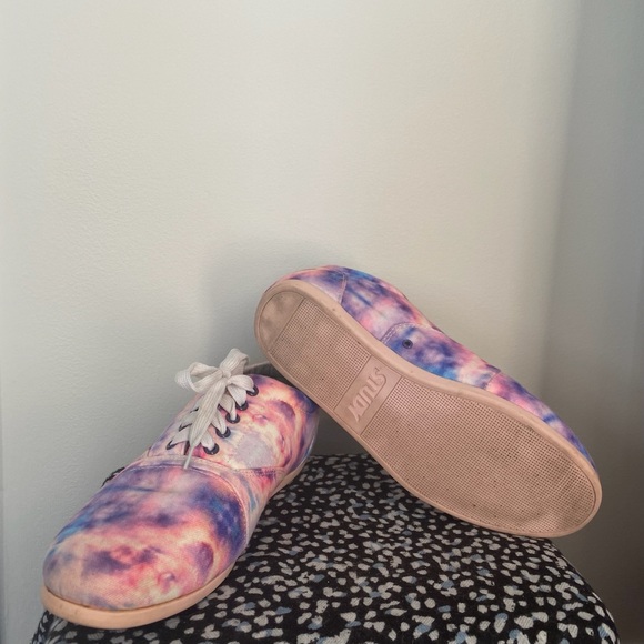 STUDY Tie Dye Low Cut Sneakers - Picture 3 of 5